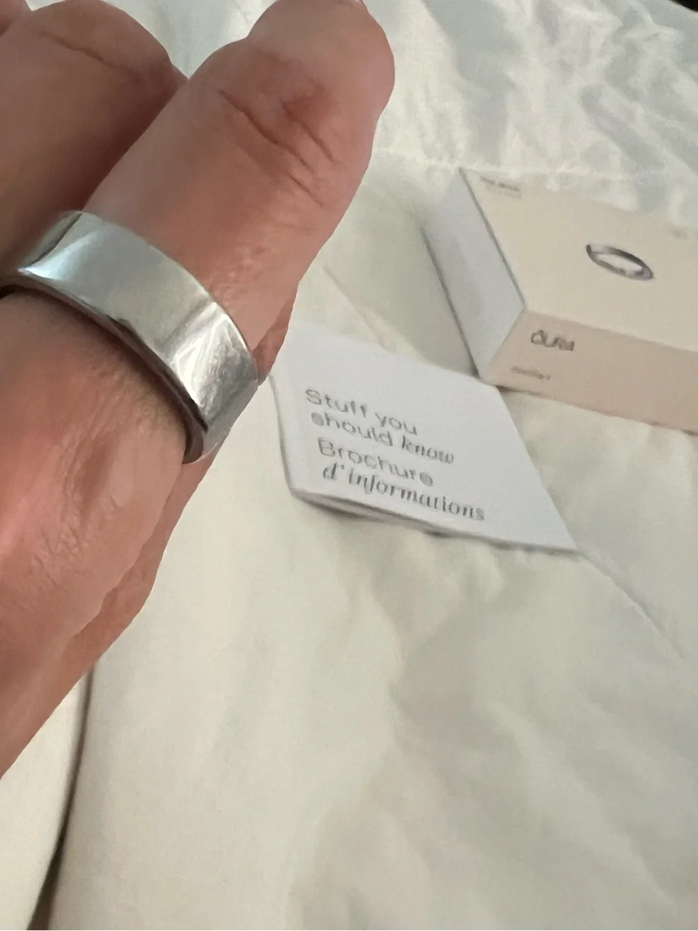Oura gen 4 Ring (sz 9) with Silver Ring and Charger